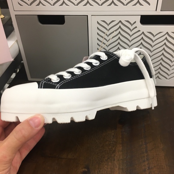 Sincerely Jules Black and white Sneaker’s 🖤low top🤍 - Picture 2 of 5